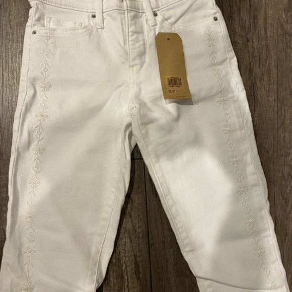 NWT ladies white Levis 311 shaping skinny Jean! - Picture 2 of 2